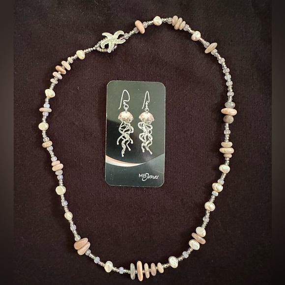 Pearl and crystal handmade necklace with starfish closure - one of a kind! - Picture 1 of 7